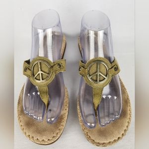 Minnetonka Leather Olive Green Peace Sign Symbol Medallion Flip Flops Women's 9